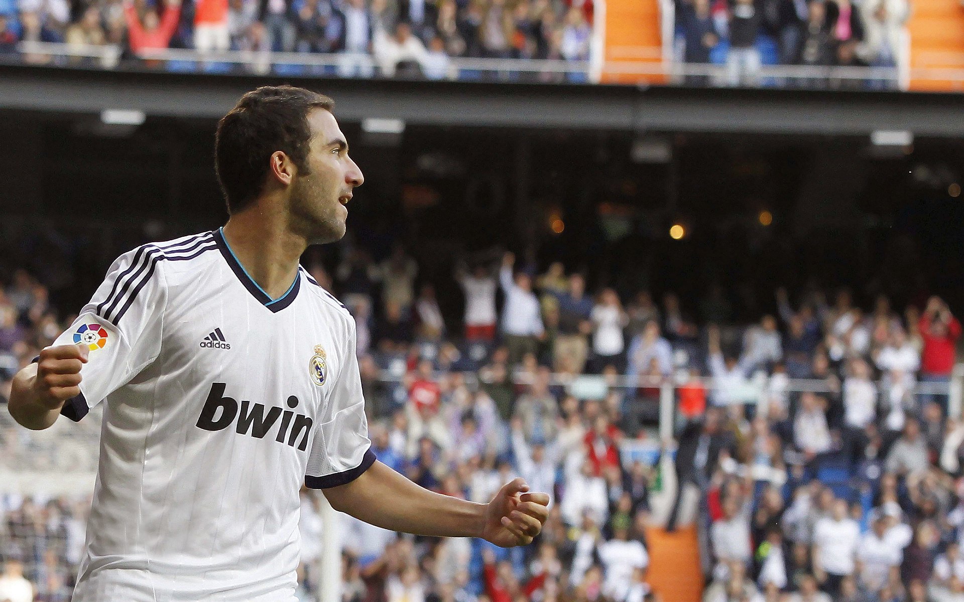 意甲争冠白热化，国米绝杀登顶，尤文紧追不舍，米兰双雄陷入混战