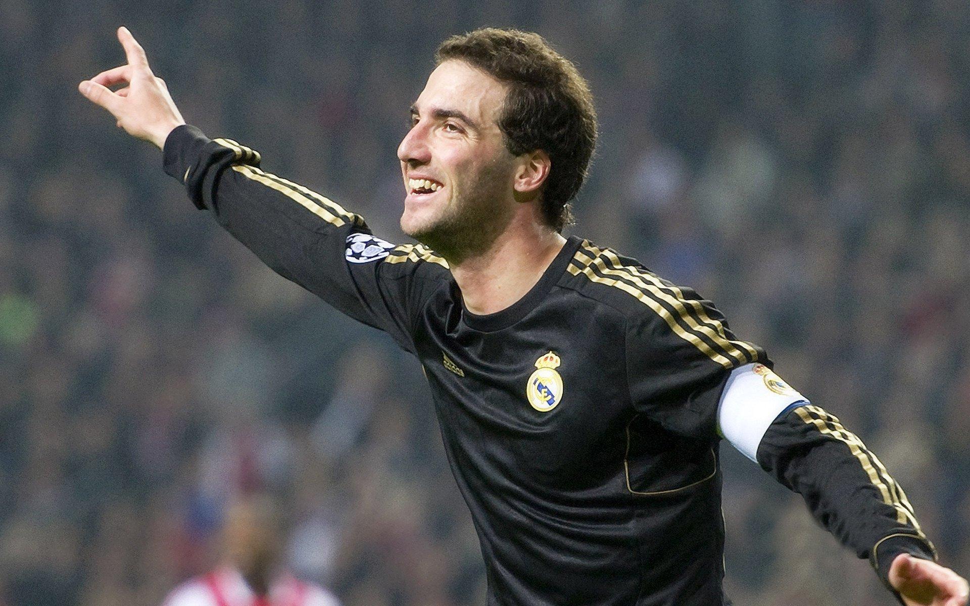 中国游泳队巴黎奥运备战冲刺 新星崛起老将坚守