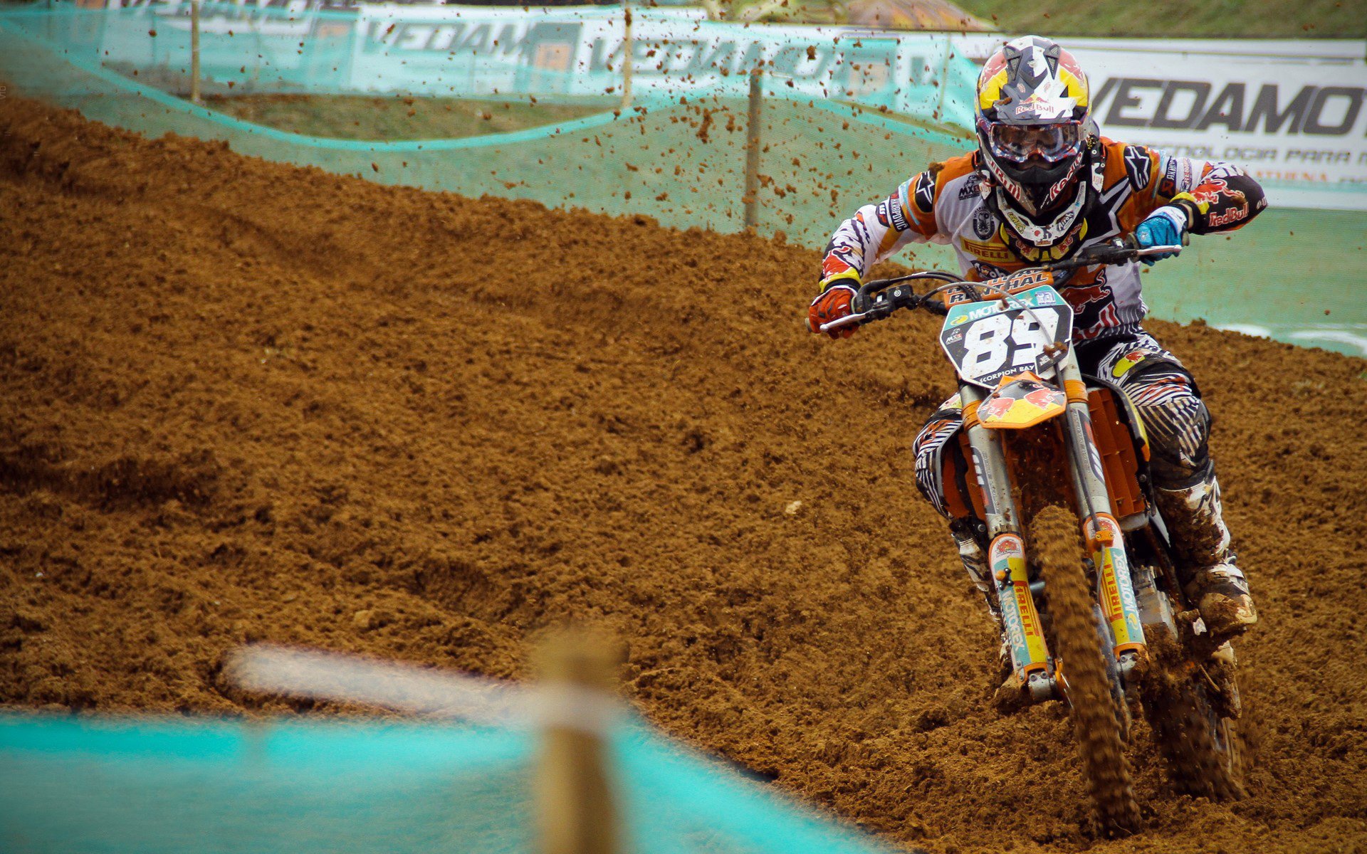 德甲联赛激战正酣，拜仁慕尼黑紧追榜首多特蒙德