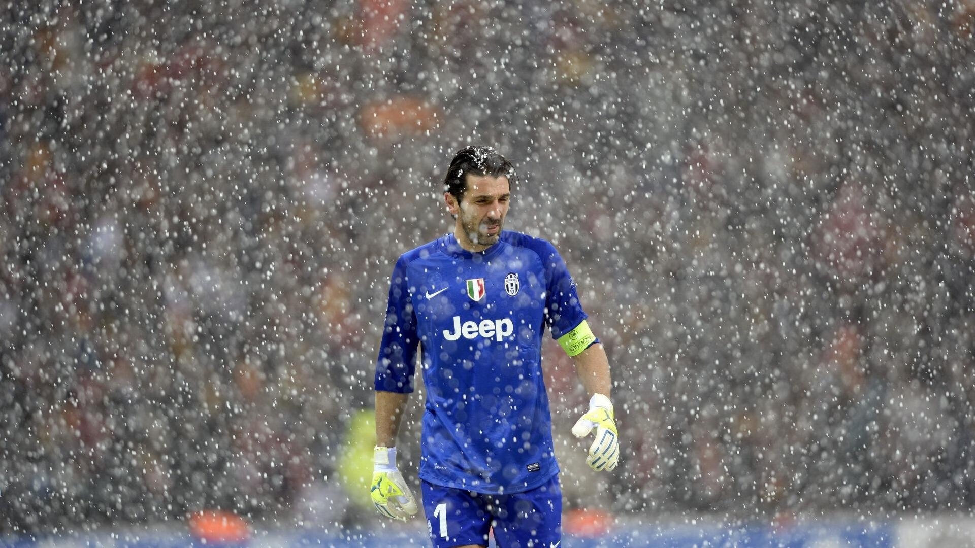 季后赛激战正酣，各队全力冲刺总冠军